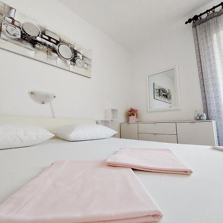 Apartment Eli Паг Екстериор снимка