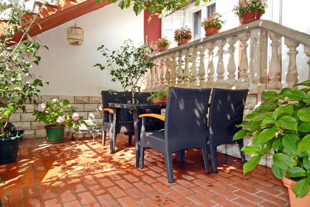 Apartment Eli Паг Екстериор снимка