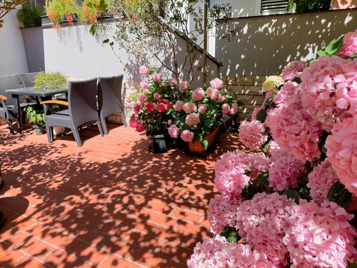 Apartment Eli Паг Екстериор снимка