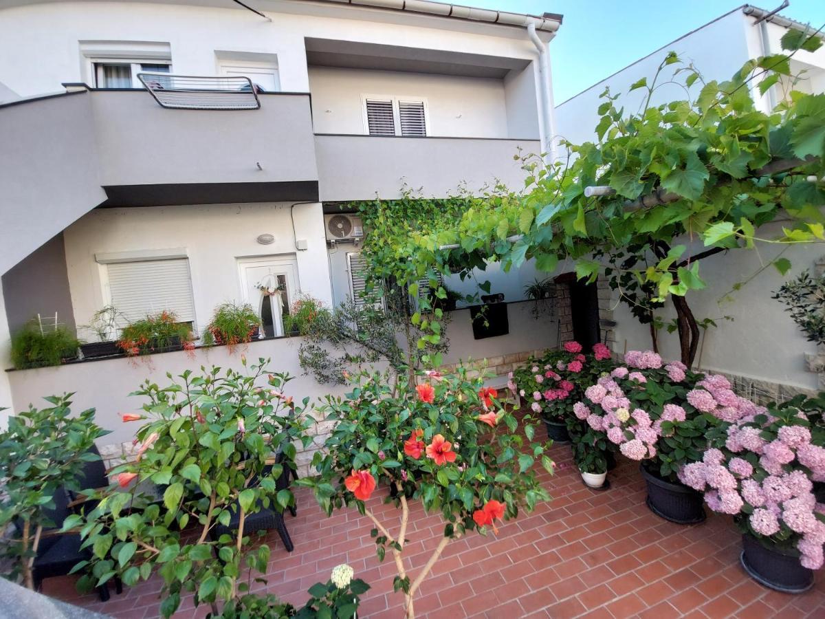 Apartment Eli Паг Екстериор снимка