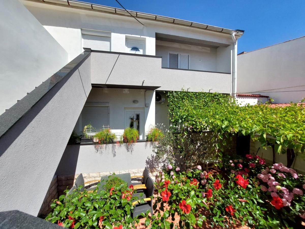 Apartment Eli Паг Екстериор снимка