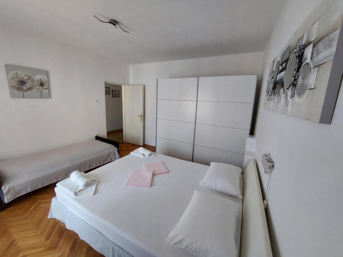 Apartment Eli Паг Екстериор снимка