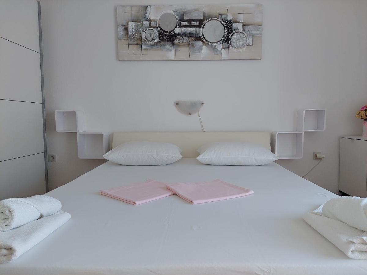 Apartment Eli Паг Екстериор снимка