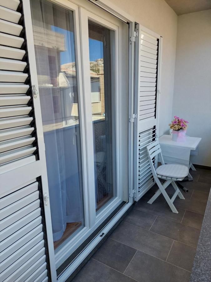 Apartment Eli Паг Екстериор снимка
