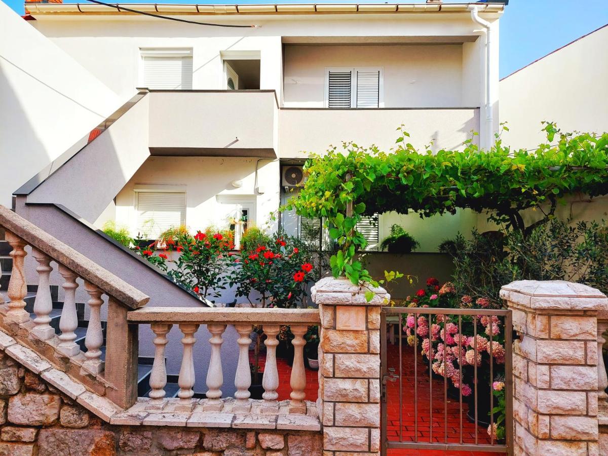 Apartment Eli Паг Екстериор снимка