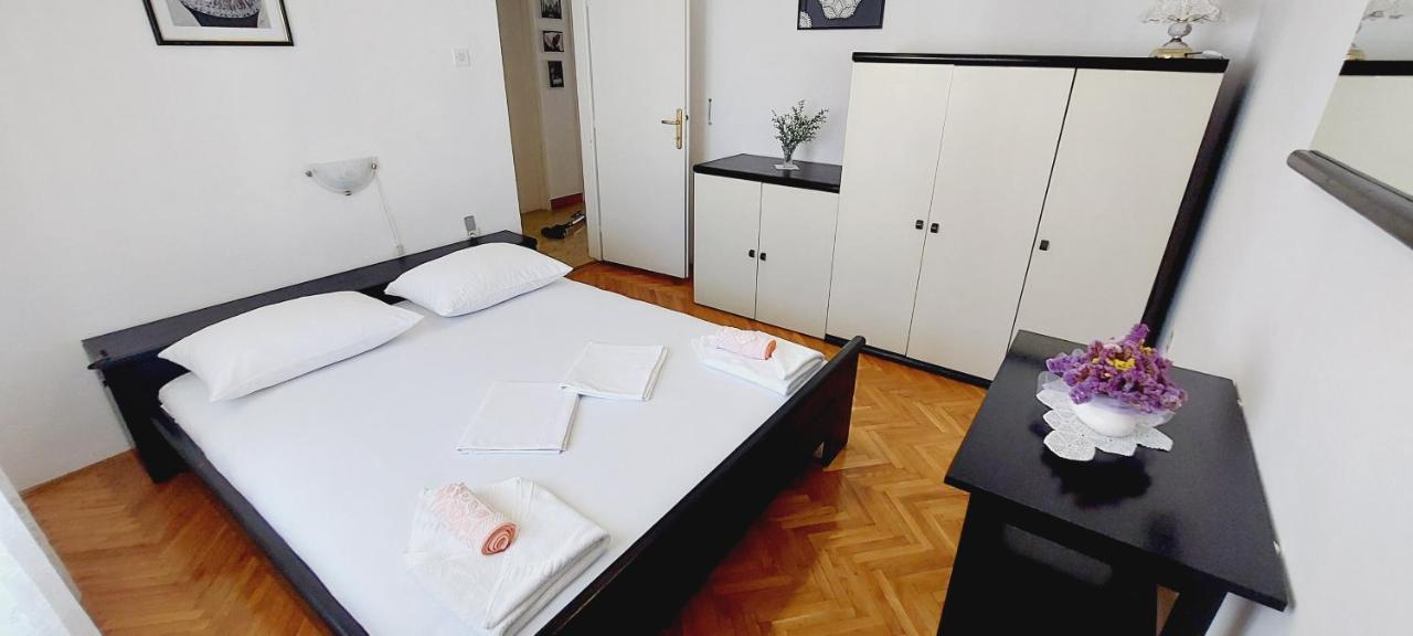 Apartment Eli Паг Екстериор снимка