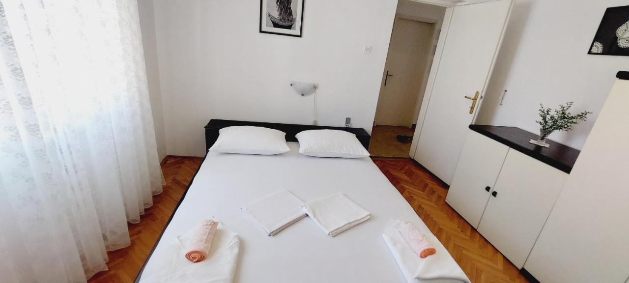 Apartment Eli Паг Екстериор снимка